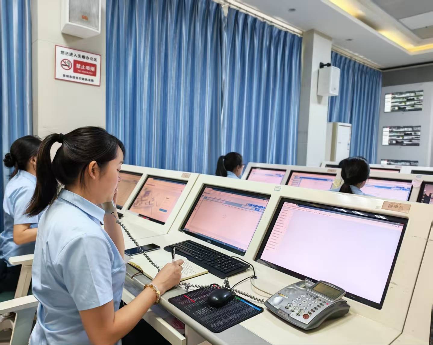 5、12319热线接听.jpg